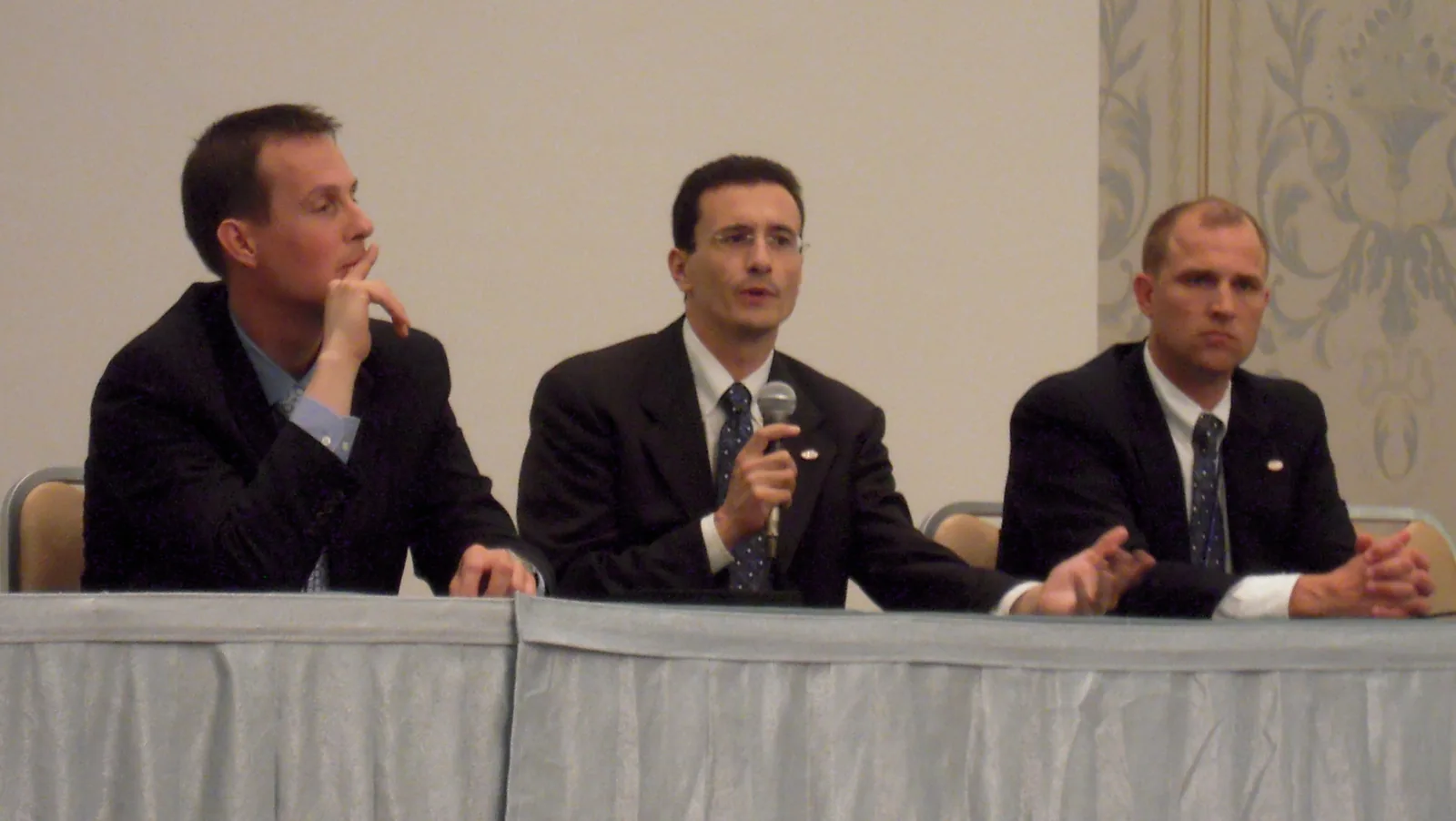 Dr. Gomoll lecturing at a sports medicine conference